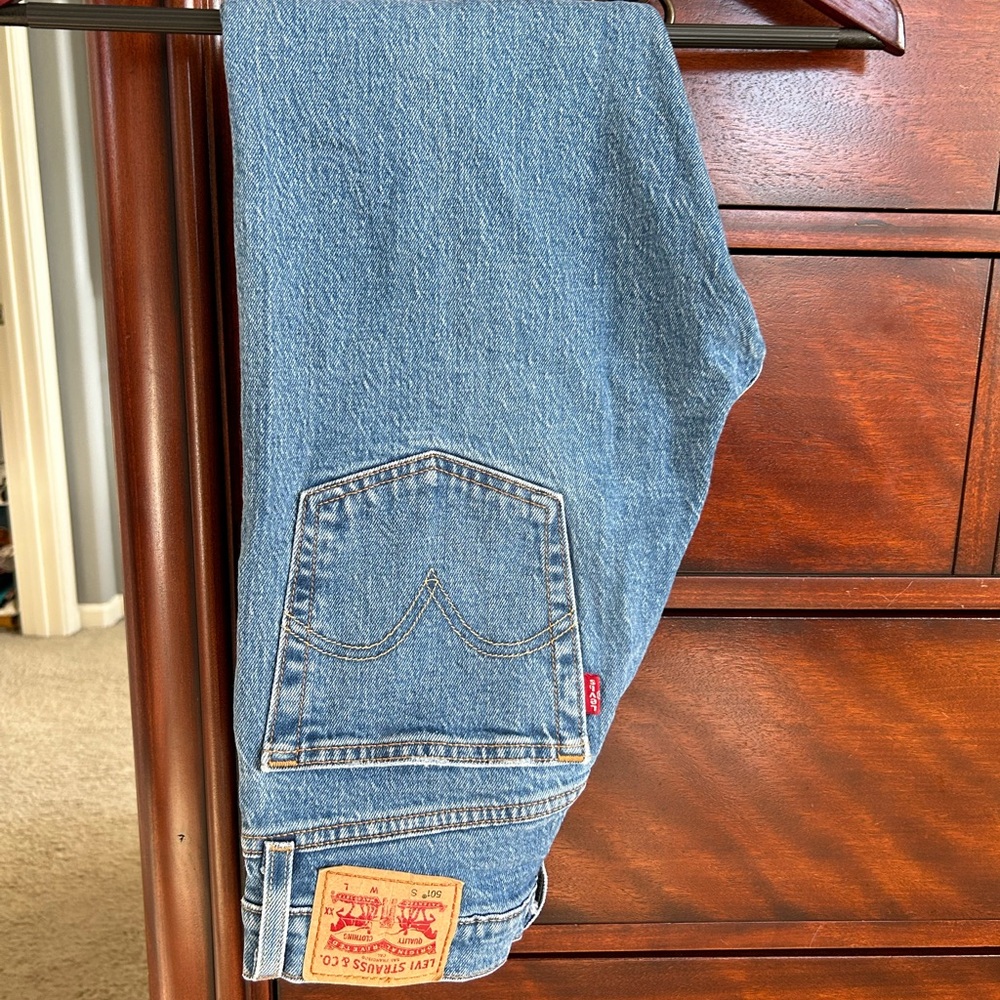 Levi's Classic Straight Women’s Jeans in Denim Blue